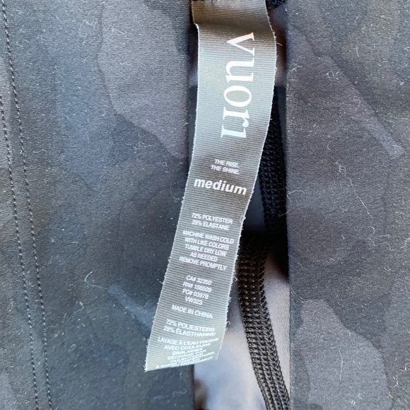 Vuori Halo Essential Hoodie and Vuori Daily Legging Set - Picture 15 of 16